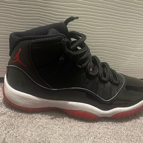 Jordan 11 breds - Picture 1 of 4